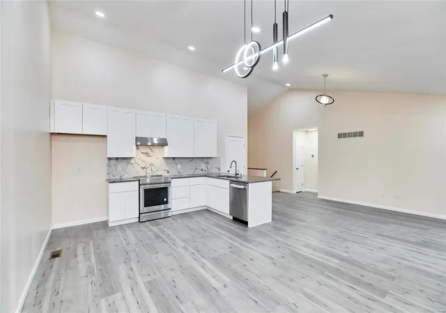 Photo 3 of Single family home for sale at 10424 Ashby Pl Ln, Saint Ann, MO 63074 | MLS# 24073846 | Listing updated on 2024-12-19