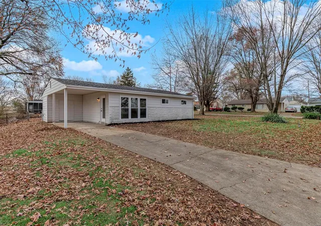 Photo 2 of Single family home for sale at 9532 Stansberry Ave, Saint Louis, MO 63134 | MLS# 24073867 | Listing updated on 2024-12-14