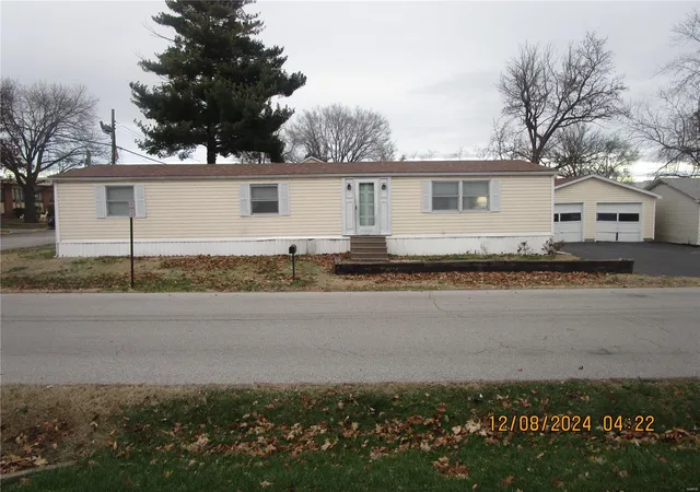 Photo 1 of Single family home for sale at 115 W 2nd St, East Saint Louis, IL 62206 | MLS# 24073897 | Listing updated on 2025-02-27