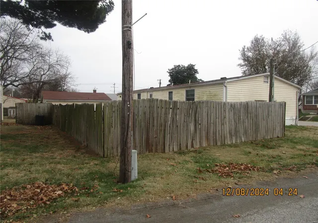 Photo 3 of Single family home for sale at 115 W 2Nd St, East Saint Louis, IL 62206 | MLS# 24073897 | Listing updated on 2025-02-27
