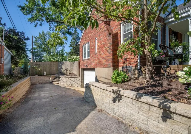 Photo 3 of Single family home for sale at 46 Holly Dr, Saint Louis, MO 63119 | MLS# 24073906 | Listing updated on 2024-12-05
