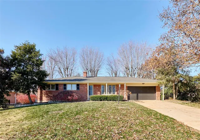 Photo 1 of Single family home for sale at 5009 Bellarina Dr, Saint Louis, MO 63129 | MLS# 24073942 | Listing updated on 2024-12-09