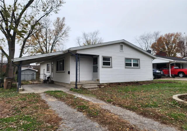 Photo 2 of Single family home for sale at 1825 Montgomery St, Cape Girardeau, MO 63703 | MLS# 24073958 | Listing updated on 2025-03-12