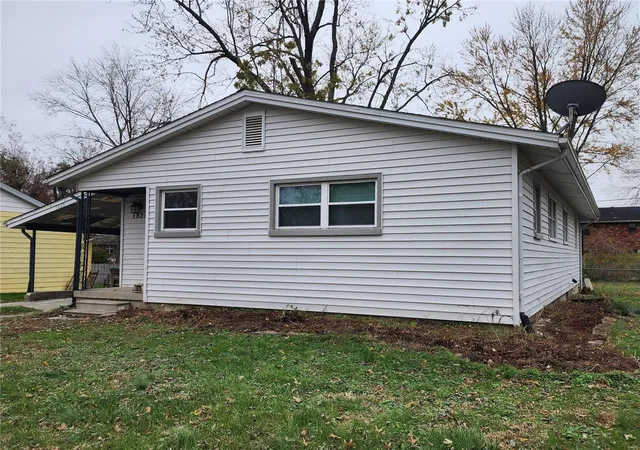 Photo 3 of Single family home for sale at 1825 Montgomery St, Cape Girardeau, MO 63703 | MLS# 24073958 | Listing updated on 2025-03-12