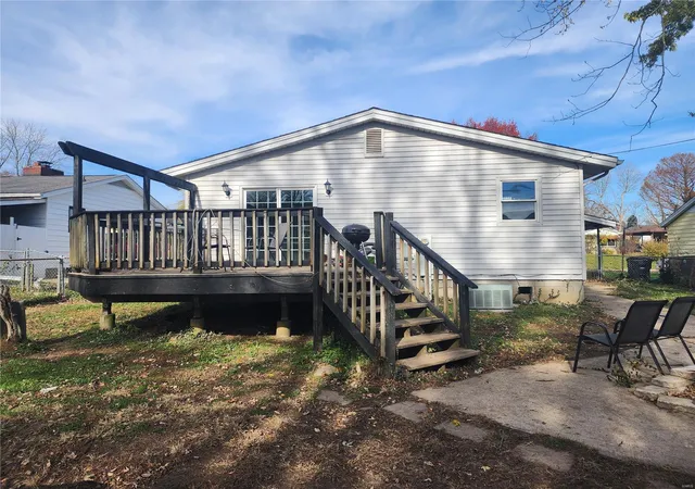 Photo 3 of Single family home for sale at 1825 Montgomery St, Cape Girardeau, MO 63703 | MLS# 24073958 | Listing updated on 2025-03-12