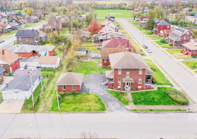 Photo 3 of Single family home for sale at 646 Vogel Pl, East Saint Louis, IL 62205 | MLS# 24073964 | Listing updated on 2024-12-02