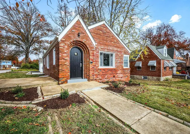Photo 1 of Single family home for sale at 1021 Lakeview Ave, Saint Louis, MO 63138 | MLS# 24073977 | Listing updated on 2025-03-02
