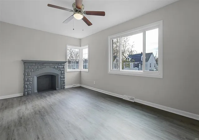 Photo 2 of Single family home for sale at 1021 Lakeview Ave, Saint Louis, MO 63138 | MLS# 24073977 | Listing updated on 2025-03-02