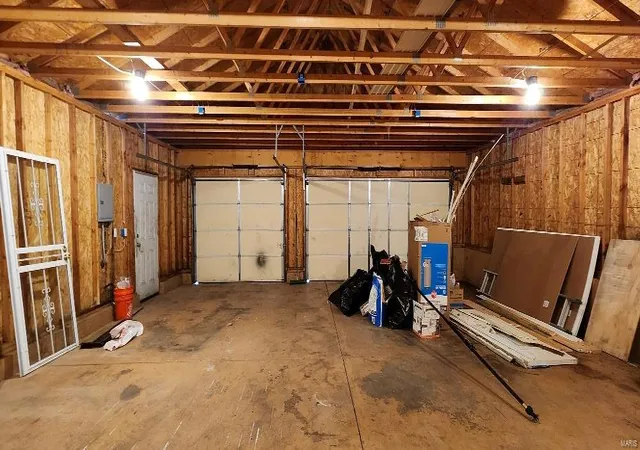 Photo 3 of Sale Pending at 6626 Pepperidge Dr, Saint Louis, MO 63134 | MLS# 24074036 | Listing updated on 2024-12-14