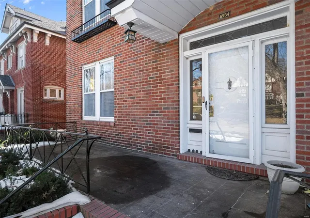 Photo 1 of Single family home for sale at 6954 Kingsbury Blvd, Saint Louis, MO 63130 | MLS# 24074038 | Listing updated on 2025-03-18