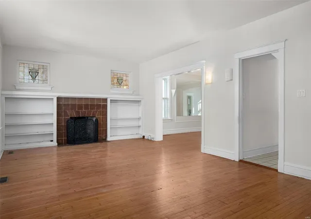 Photo 4 of Single family home for sale at 6954 Kingsbury Blvd, Saint Louis, MO 63130 | MLS# 24074038 | Listing updated on 2025-03-18