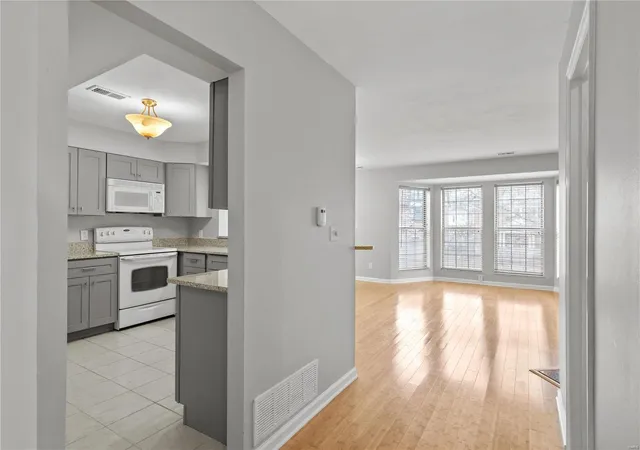Listing Photo 4 - Condo for sale in building located at 4466 Mcpherson Ave, St Louis, MO 63018 - Unit #4C