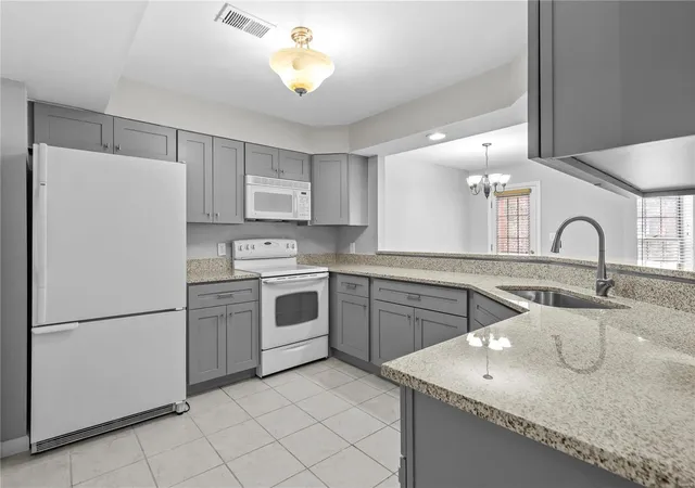 Listing Photo 5 - Condo for sale in building located at 4466 Mcpherson Ave, St Louis, MO 63018 - Unit #4C