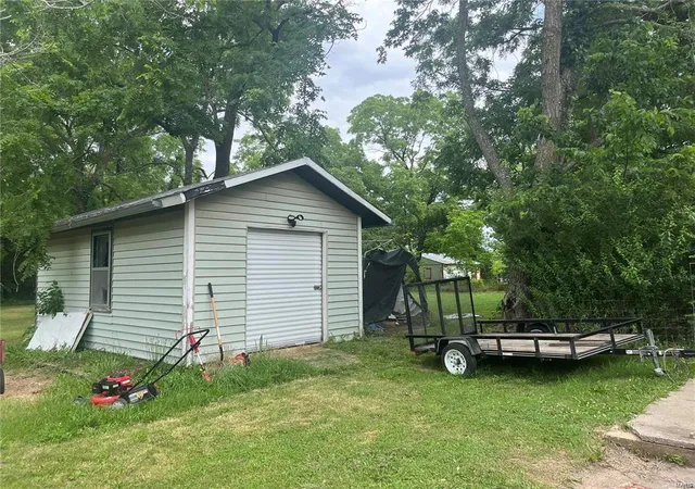Photo 2 of Single family home for sale at 211 S Boyd St, Conway, MO 65632 | MLS# 24074062 | Listing updated on 2024-12-02