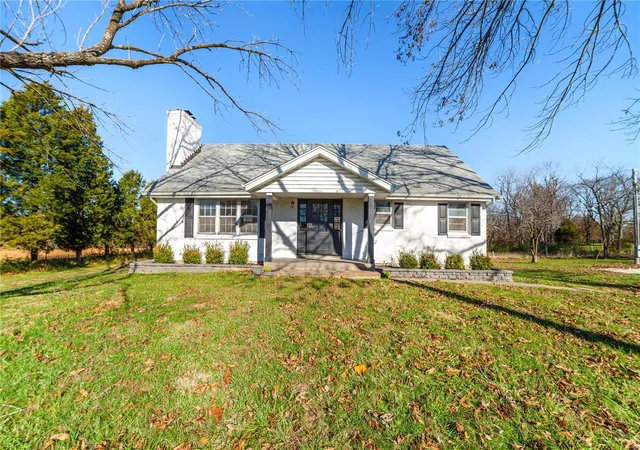 Photo 1 of Single family home for sale at 751 E Saint Eunice Rd, Fulton, MO 65251 | MLS# 24074063 | Listing updated on 2024-12-03