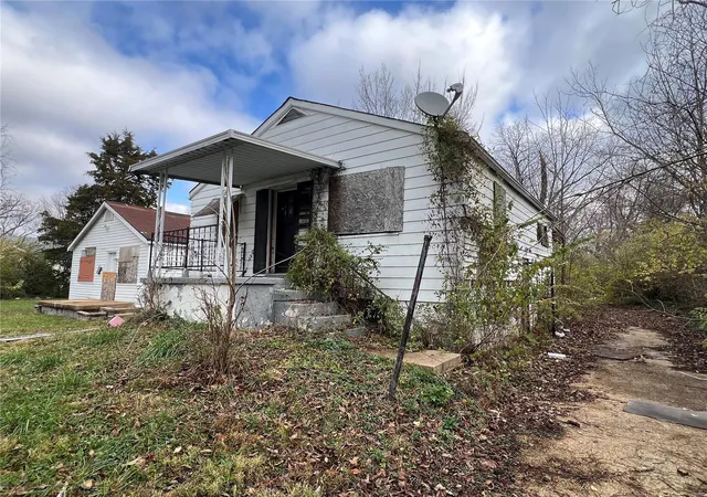 Photo 1 of Single family home for sale at 10048 Viscount Dr, Saint Louis, MO 63136 | MLS# 24074170 | Listing updated on 2024-12-06