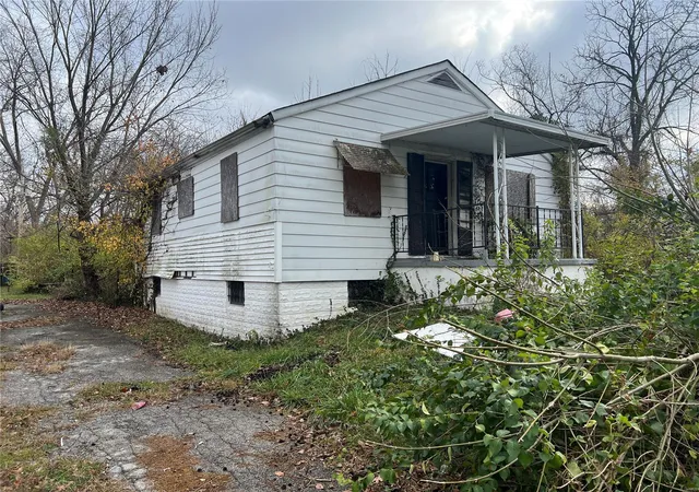 Photo 2 of Single family home for sale at 10048 Viscount Dr, Saint Louis, MO 63136 | MLS# 24074170 | Listing updated on 2024-12-06