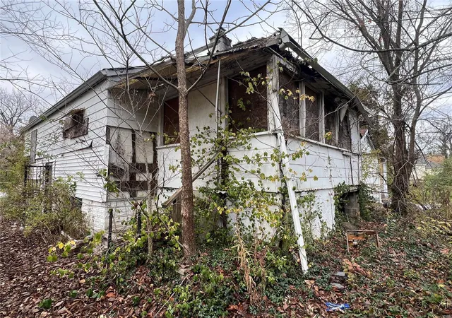 Photo 3 of Single family home for sale at 10048 Viscount Dr, Saint Louis, MO 63136 | MLS# 24074170 | Listing updated on 2024-12-06