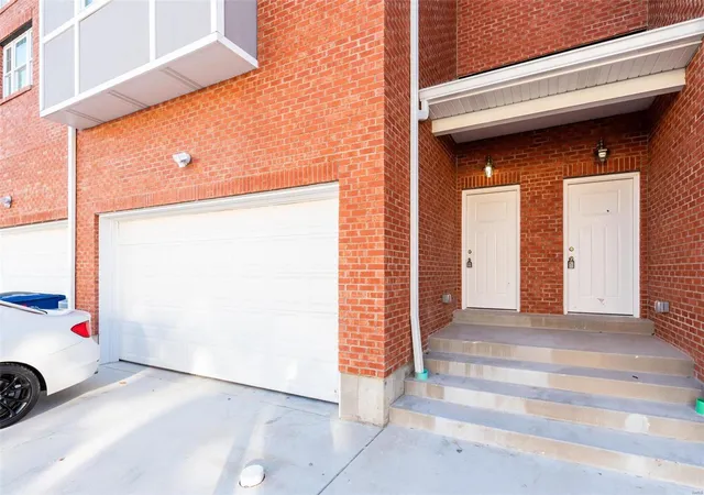 Photo 2 of Townhouse for sale at 5422 Delmar Pl Ct, Saint Louis, MO 63112 | MLS# 24074174 | Listing updated on 2024-12-04