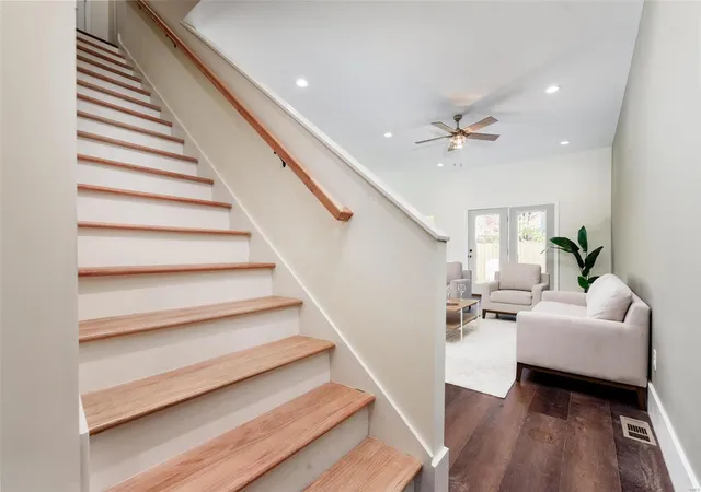 Photo 3 of Townhouse for sale at 5422 Delmar Pl Ct, Saint Louis, MO 63112 | MLS# 24074174 | Listing updated on 2024-12-04