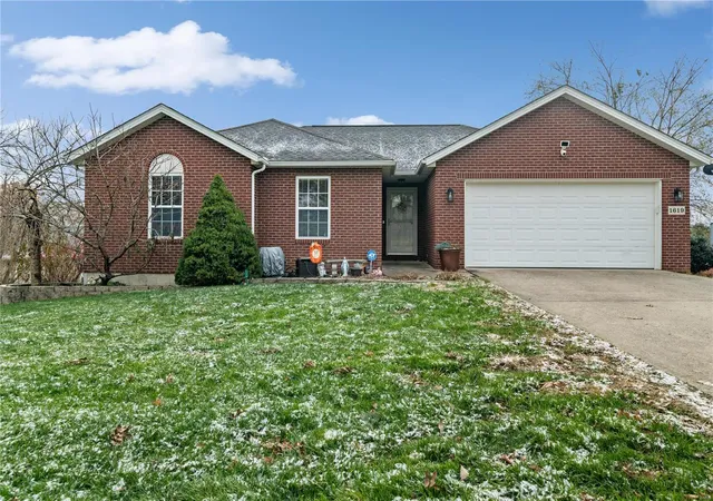 Photo 1 of Single family home for sale at 1619 Ridge Rd, Jackson, MO 63755 | MLS# 24074193 | Listing updated on 2024-12-04