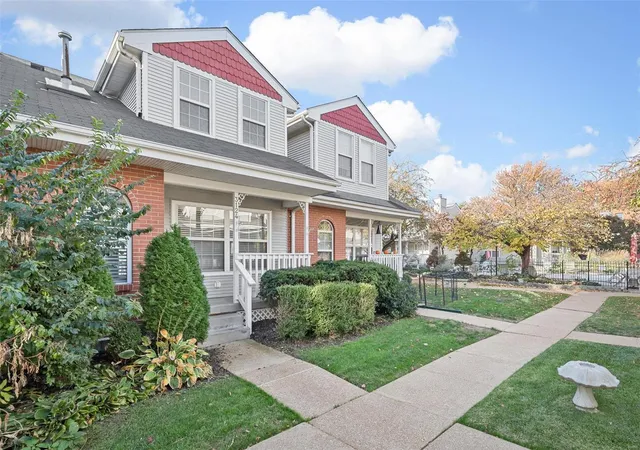 Photo 3 of Sale Pending at 3124 Park Hampton Ct, Saint Louis, MO 63139 | MLS# 24074215 | Listing updated on 2024-12-06