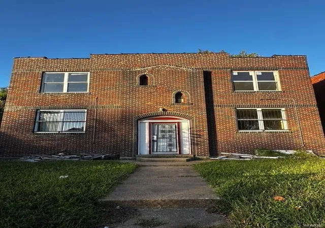 Photo 1 of Sale Pending at 4153 E Lexington Ave, Saint Louis, MO 63115 | MLS# 24074260 | Listing updated on 2024-12-09