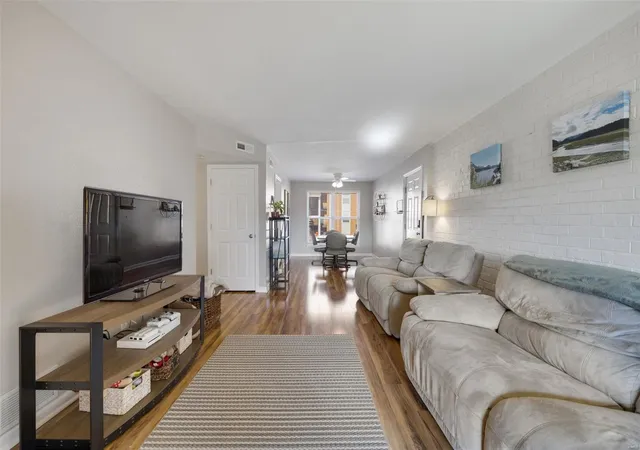 Photo 2 of Condo for sale at 1948 Greenglen Dr #302, Saint Louis, MO 63122 | MLS# 24074285 | Listing updated on 2025-03-13