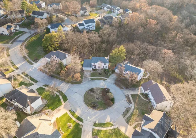 Photo 2 of Sale Pending at 2910 Bayberry Ridge Dr, Saint Louis, MO 63129 | MLS# 24074294 | Listing updated on 2024-12-09