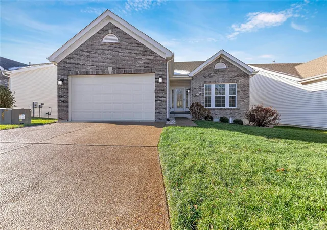 Photo 1 of Sale Pending at 12 Ellington Oaks Ct, Saint Peters, MO 63376 | MLS# 24074302 | Listing updated on 2024-12-09