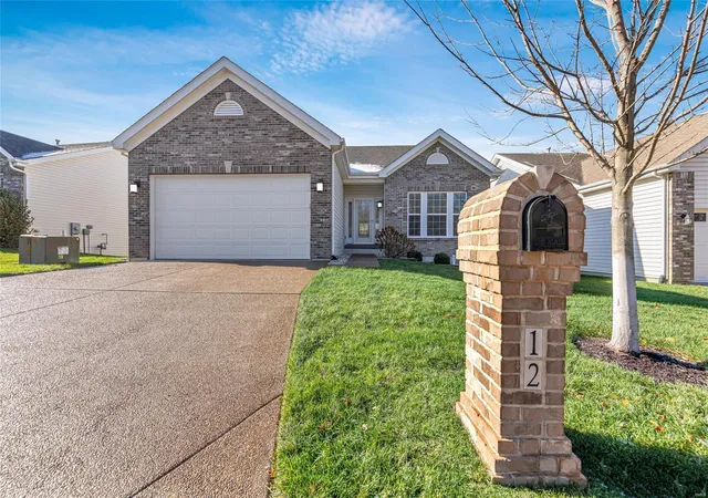 Photo 2 of Sale Pending at 12 Ellington Oaks Ct, Saint Peters, MO 63376 | MLS# 24074302 | Listing updated on 2024-12-09