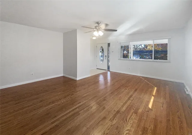Photo 2 of Single family home for sale at 604 Suntide Dr, Saint Louis, MO 63125 | MLS# 24074382 | Listing updated on 2024-12-17