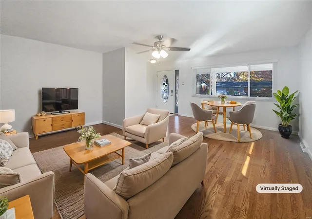Photo 3 of Single family home for sale at 604 Suntide Dr, Saint Louis, MO 63125 | MLS# 24074382 | Listing updated on 2024-12-17
