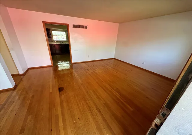 Photo 3 of Single family home for sale at 2552 Shannon Ave, Saint Louis, MO 63136 | MLS# 24074388 | Listing updated on 2024-12-14