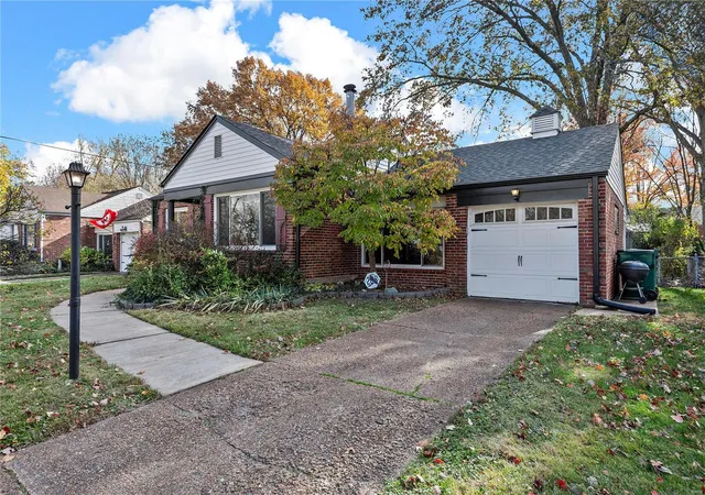 Photo 2 of Single family home for sale at 208 Cannonbury Dr, Saint Louis, MO 63119 | MLS# 24074419 | Listing updated on 2024-12-16