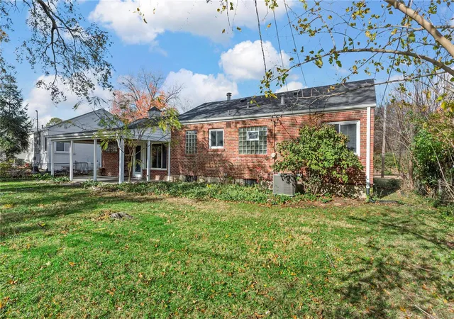 Photo 3 of Single family home for sale at 208 Cannonbury Dr, Saint Louis, MO 63119 | MLS# 24074419 | Listing updated on 2024-12-16
