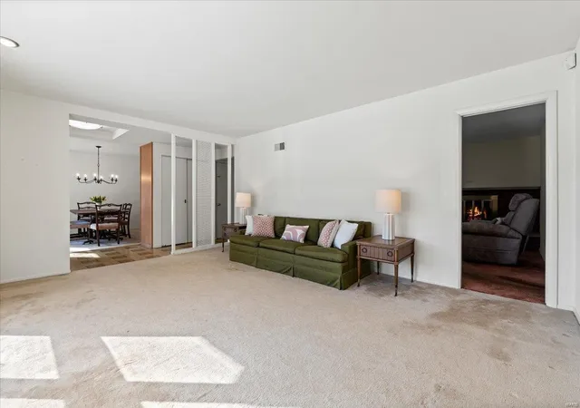 Photo 3 of Single family home for sale at 15 Morwood Ln, Saint Louis, MO 63141 | MLS# 24074427 | Listing updated on 2025-02-21