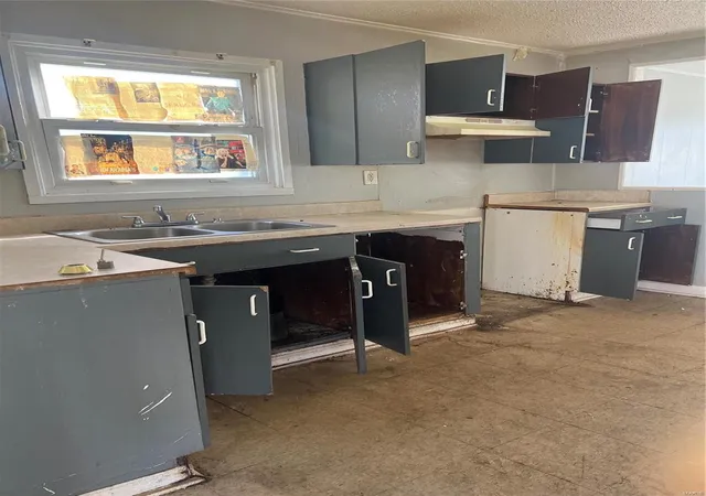 Photo 3 of Sale Pending at 5320 Grove Ave, Saint Louis, MO 63135 | MLS# 24074469 | Listing updated on 2024-12-09