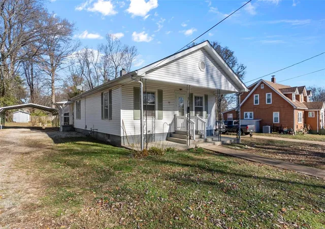 Photo 2 of Single family home for sale at 331 3rd Street, Farmington, MO 63640 | MLS# 24074505 | Listing updated on 2024-12-05