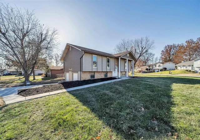 Photo 1 of Single family home for sale at 1430 Mohican Trl, Saint Charles, MO 63304 | MLS# 24074520 | Listing updated on 2024-12-16