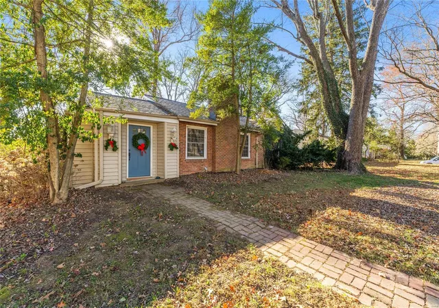 Photo 2 of Sale Pending at 9540 Park Lane, Saint Louis, MO 63124 | MLS# 24074526 | Listing updated on 2024-12-11