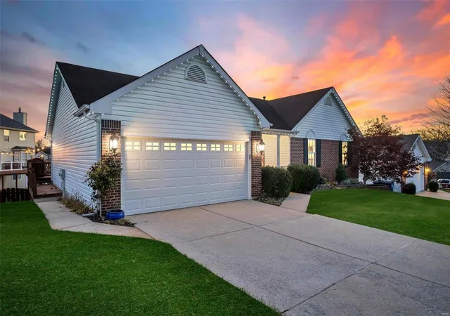 Photo 2 of Sale Pending at 3166 Moss Pointe Dr, Saint Charles, MO 63303 | MLS# 24074668 | Listing updated on 2024-12-13