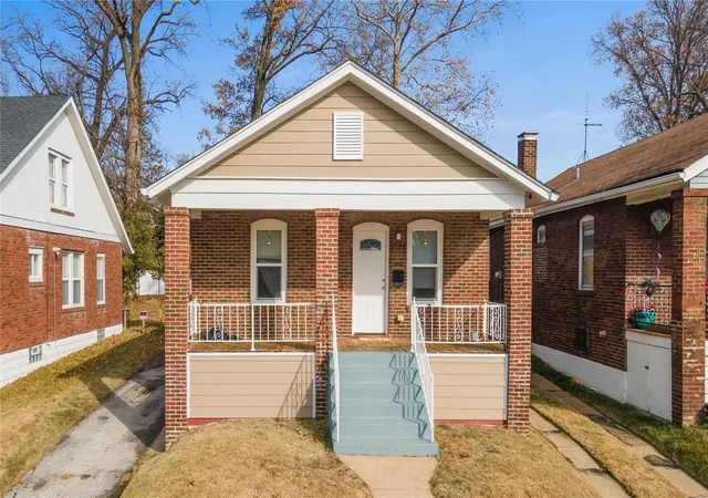 Homes for sale in Saint Louis, MO | 7117 Woodrow Ave, Saint Louis, MO 63121 | MLS# 24074708