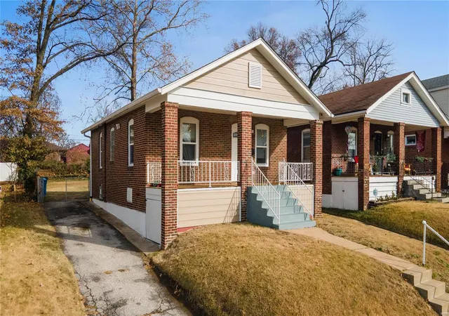 Homes for sale in Saint Louis, MO | 7117 Woodrow Ave, Saint Louis, MO 63121 | MLS# 24074708