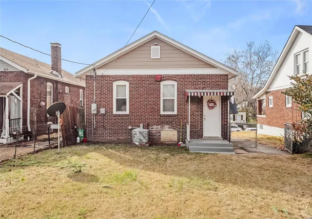 Homes for sale in Saint Louis, MO | 7117 Woodrow Ave, Saint Louis, MO 63121 | MLS# 24074708