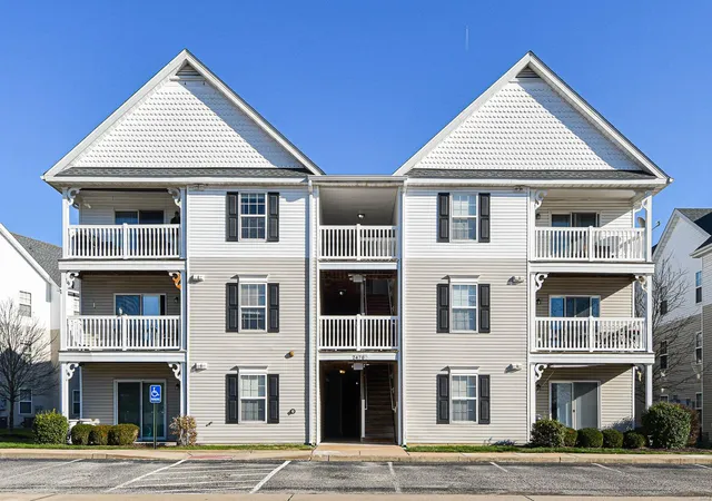 Listing Photo 1 - Condo for sale in building located at 2470 Lampong Dr, St. Louis, MO 63125 - Unit #100A