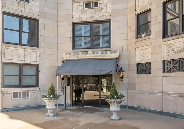 Photo 2 of Condo for sale at 410 N Newstead Ave #11W, Saint Louis, MO 63108 | MLS# 24074739 | Listing updated on 2025-03-17