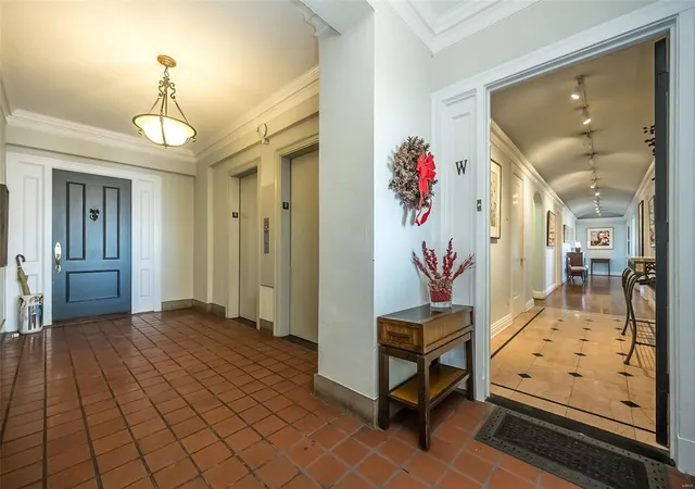 Photo 3 of Condo for sale at 410 N Newstead Ave #11W, Saint Louis, MO 63108 | MLS# 24074739 | Listing updated on 2025-03-17
