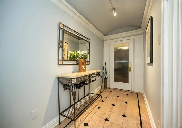 Photo 4 of Condo for sale at 410 N Newstead Ave #11W, Saint Louis, MO 63108 | MLS# 24074739 | Listing updated on 2025-03-17