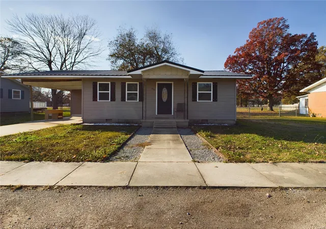 Photo 1 of Single family home for sale at 930 Mcnew Dr, Bernie, MO 63822 | MLS# 24074751 | Listing updated on 2024-12-05